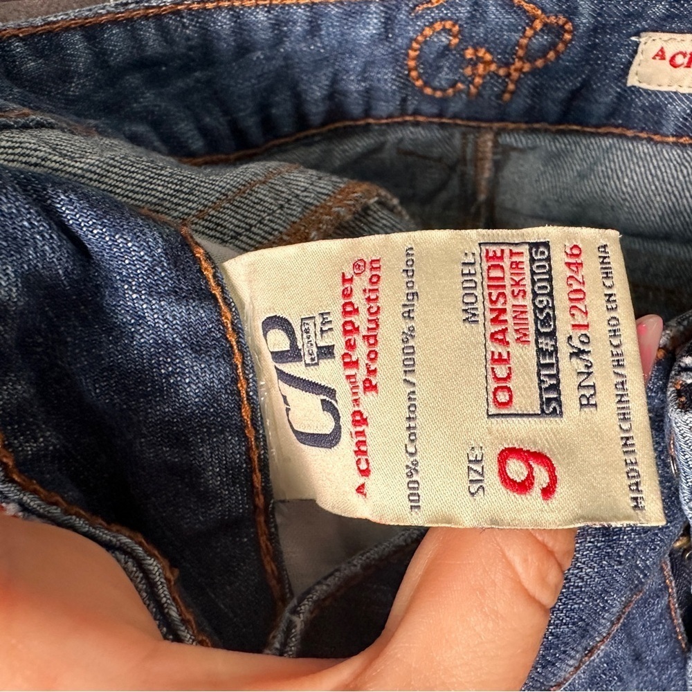 Chip & Pepper Oceanside Denim Mini Skirt Low Rise Raw Hem Medium Wash Jrs 9 Y2K - Picture 6 of 12